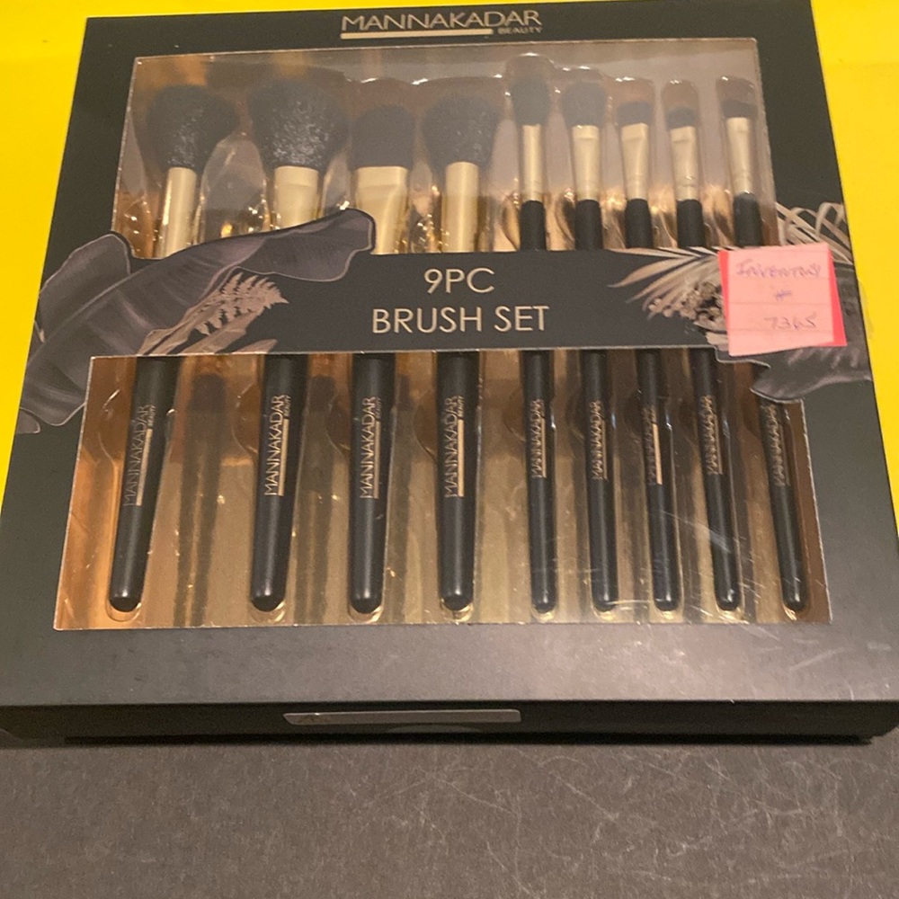 NWT Mannakadar 9 Piece Brush Set